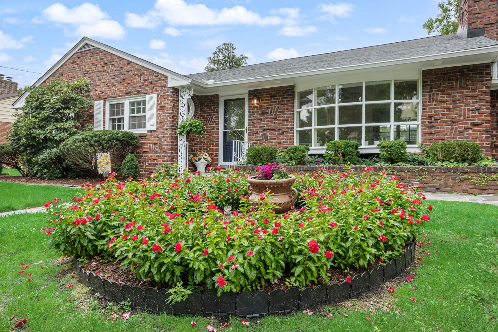 Front of 802 Fulton Street with its round flower bed